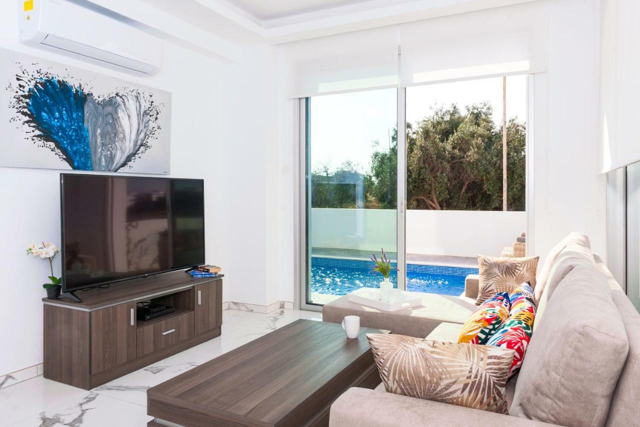Villa Carmen Protaras Bagian luar foto