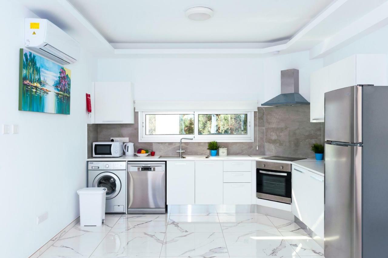 Villa Carmen Protaras Bagian luar foto