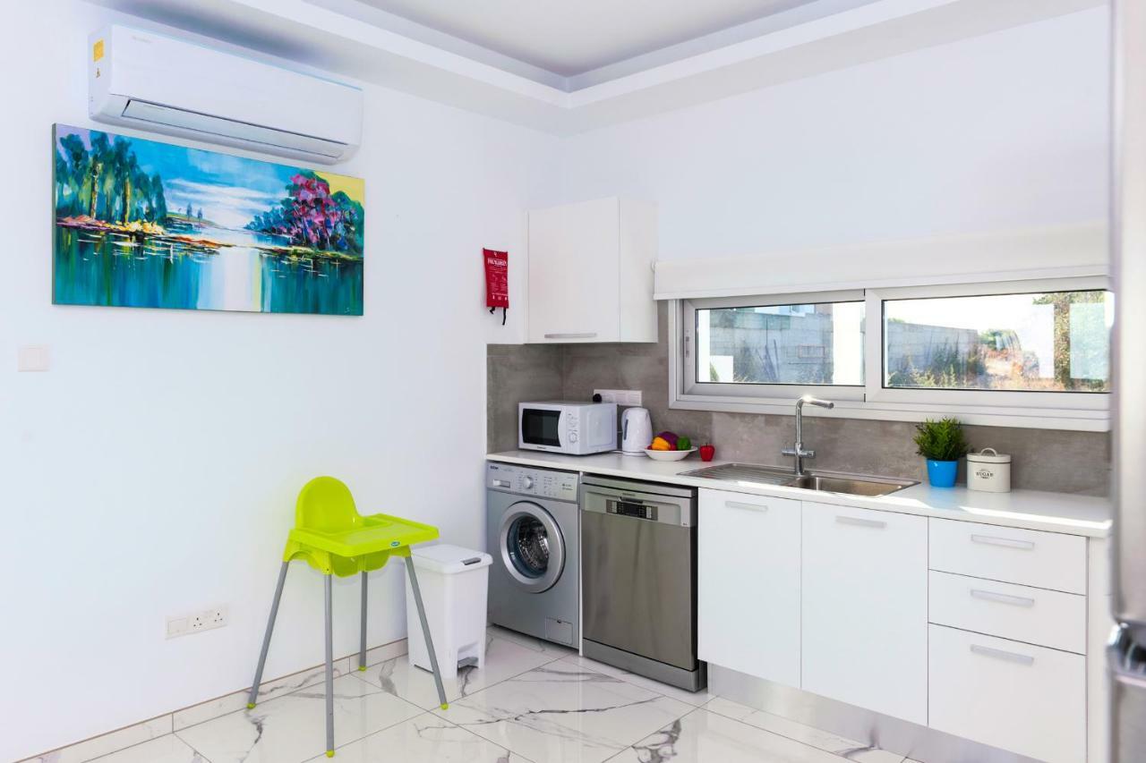 Villa Carmen Protaras Bagian luar foto