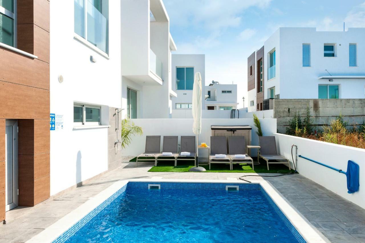 Villa Carmen Protaras Bagian luar foto