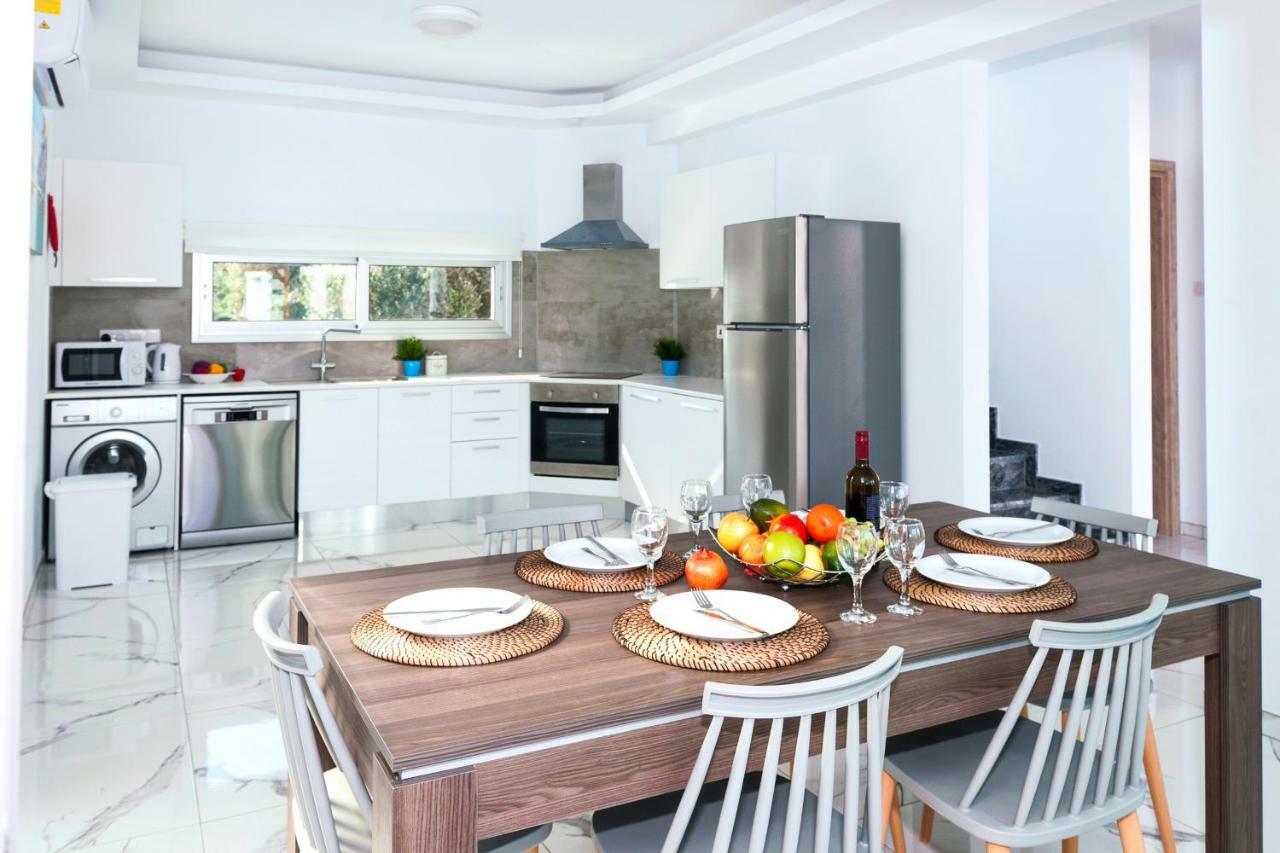 Villa Carmen Protaras Bagian luar foto